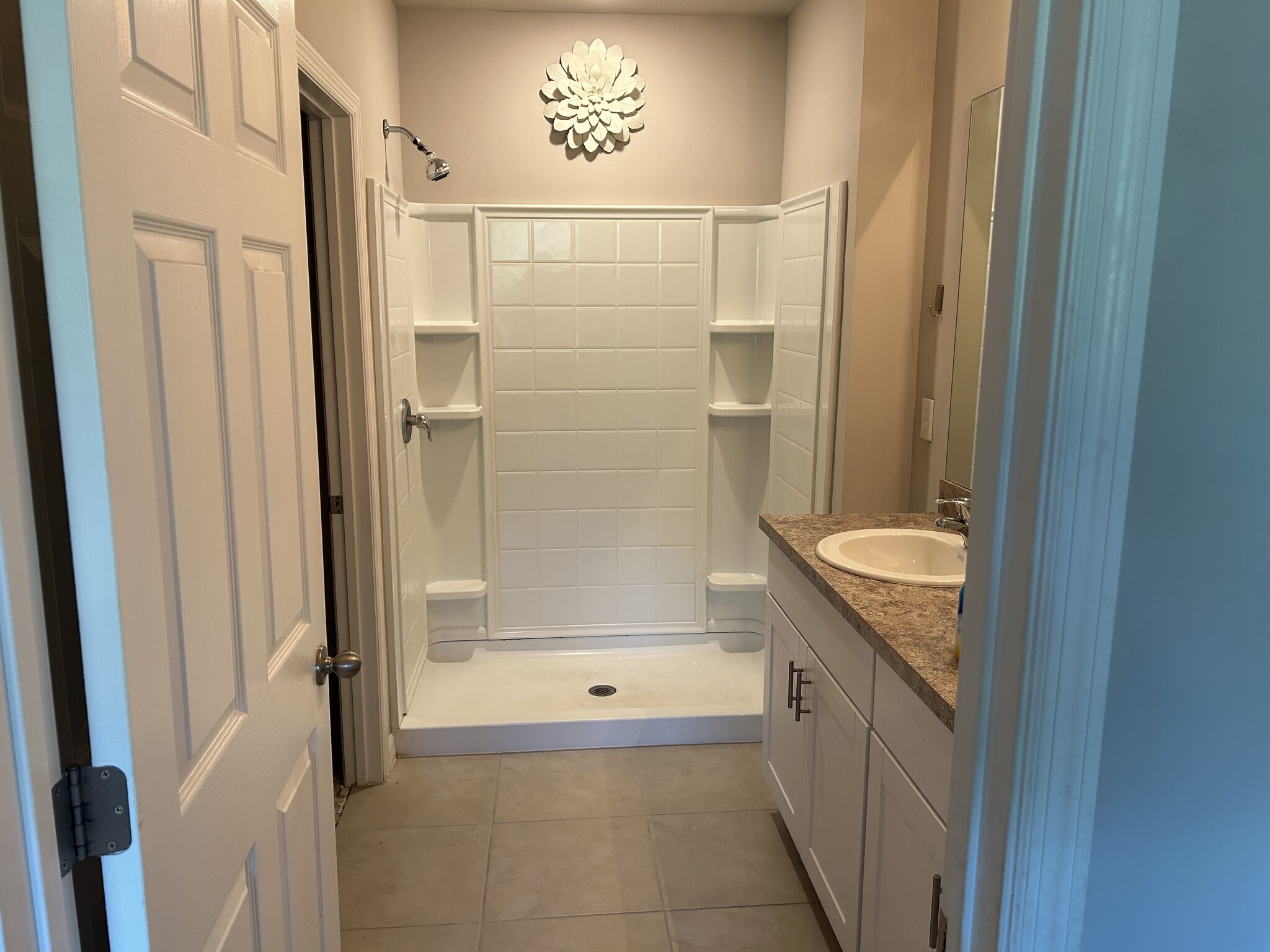 Master Bathroom - 25152 E Lenox Cir