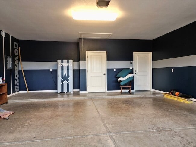 Building Photo - 7305 Bellini St