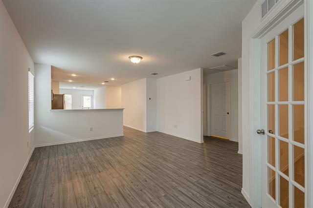 Building Photo - 486 Lake Erie Dr