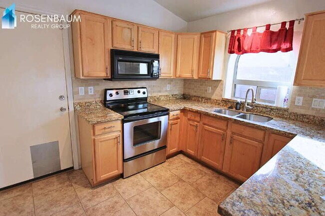 Building Photo - Charming 3-beds, 2-baths home in Wigwam Creek of Litchfield Park!
