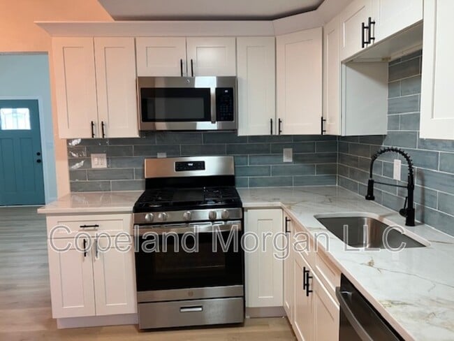 Building Photo - 1733 11th Ave N