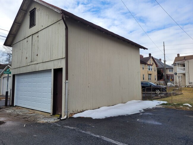 Building Photo - 132 S 5th Ave