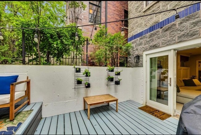 Building Photo - 1455 W Wolfram St