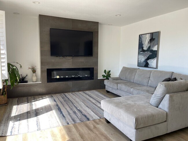 Building Photo - 3800 Venus Ct