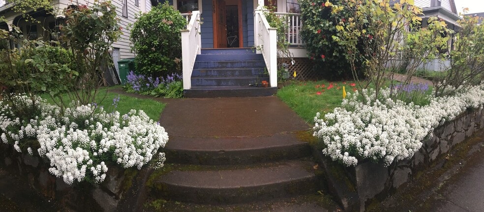 Building Photo - 109 NE Hancock St