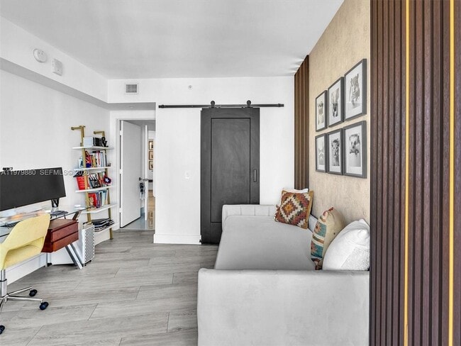 Building Photo - 121 NE 34th St