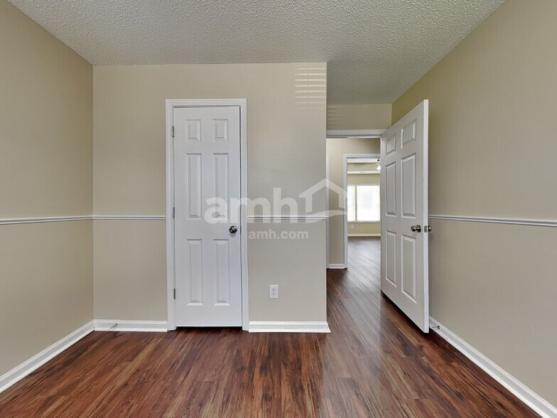 Building Photo - 223 Longleaf Cir