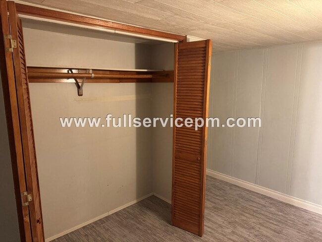 Building Photo - Lower basement studio unit in a house