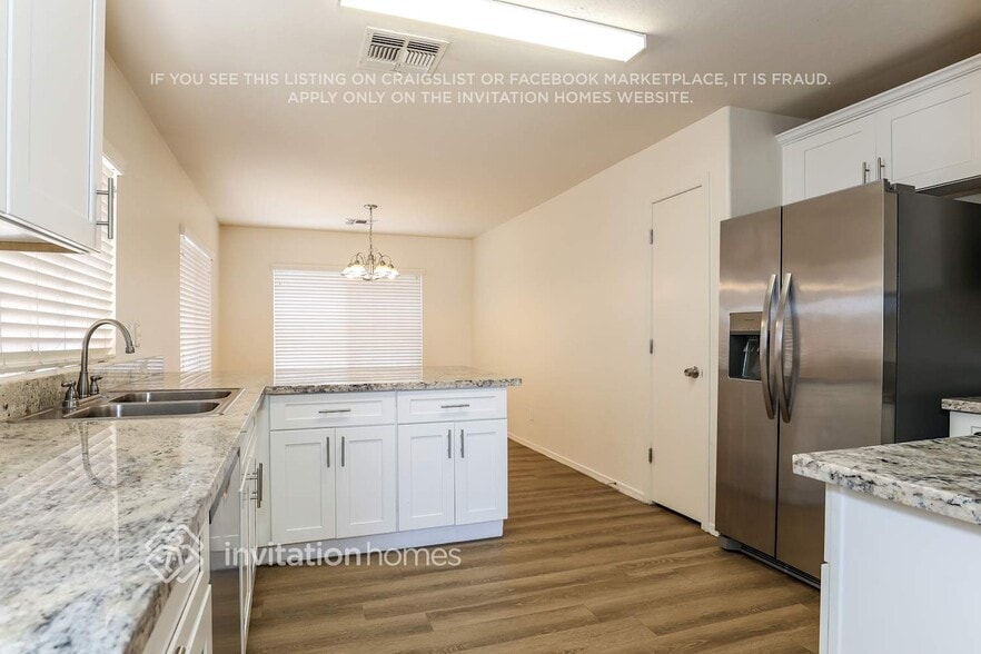 Building Photo - 12014 W Holly St