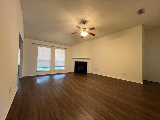 Building Photo - 8450 N Kendall Ct