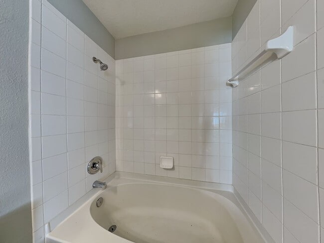 Building Photo - Spacious 3 Bedroom Home for Rent in Riverview, FL | Fenced Yard | 2-Car Garage