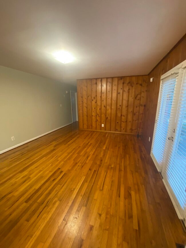 Building Photo - 1504 Sunset Ln