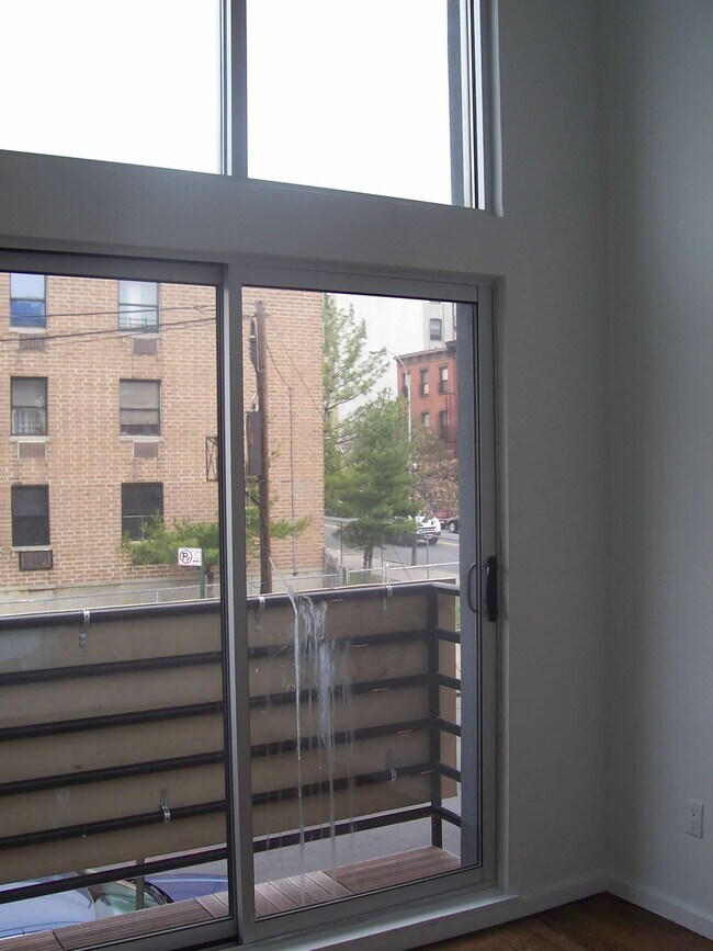 Building Photo - 42 Scholes St