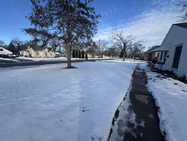 Building Photo - Charming & Cozy 1-Bedroom Retreat in Brooklyn Center – Perfect for Simplified Living!