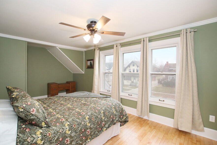 Building Photo - 27 15th St