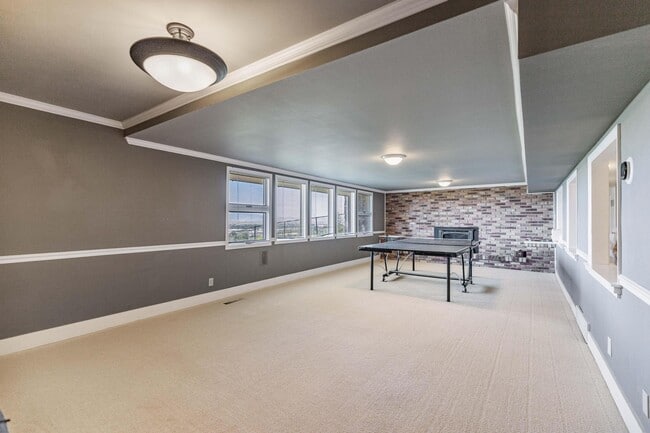 Building Photo - 531 Edgehill Dr