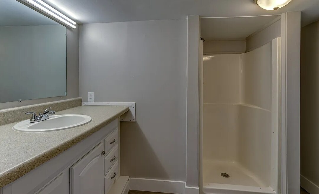 Bathroom - 183 Hillside Dr