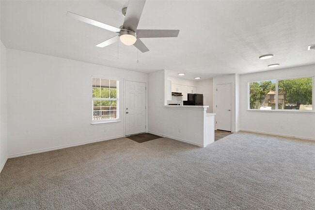 Building Photo - 9903 Roxanna Dr