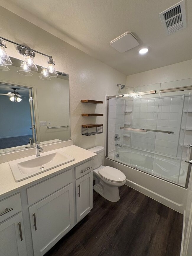 Building Photo - Tulare smart home, DR HORTON built home Available Now! Energy efficient