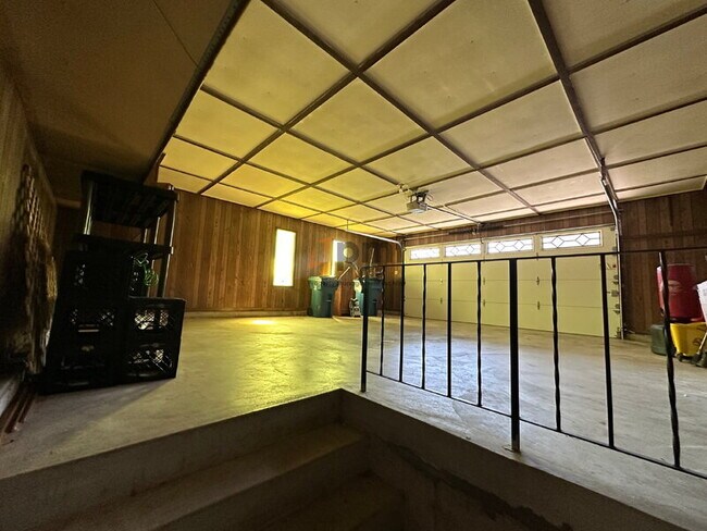 Building Photo - 334 Little John Dr