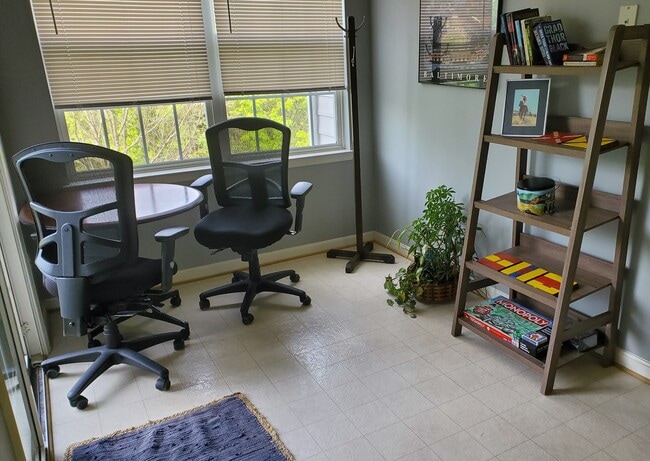 Sun room can be breakfast nook or office area - 1974 Scotts Crossing Way