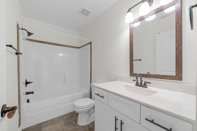 Building Photo - Pet Friendly Four Bedroom with Bonus!