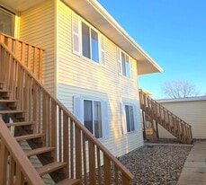 Building Photo - Pine Meadows