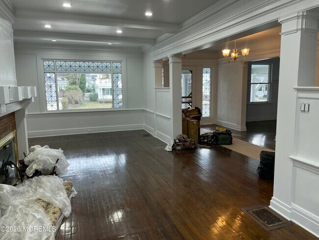 Building Photo - 211 Cedar Ave