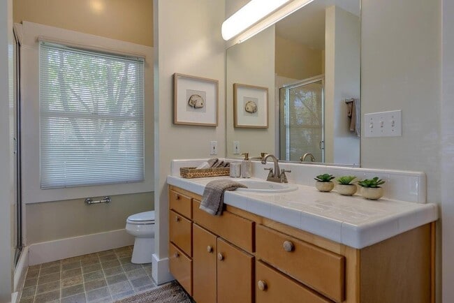 Building Photo - Charming Home next to Co-Op