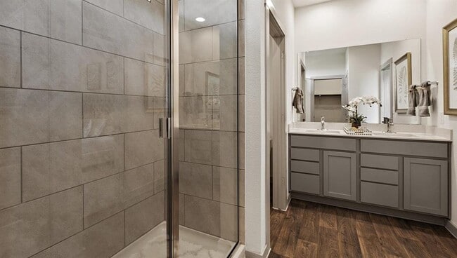 Building Photo - 3704 Beechmont Dr.