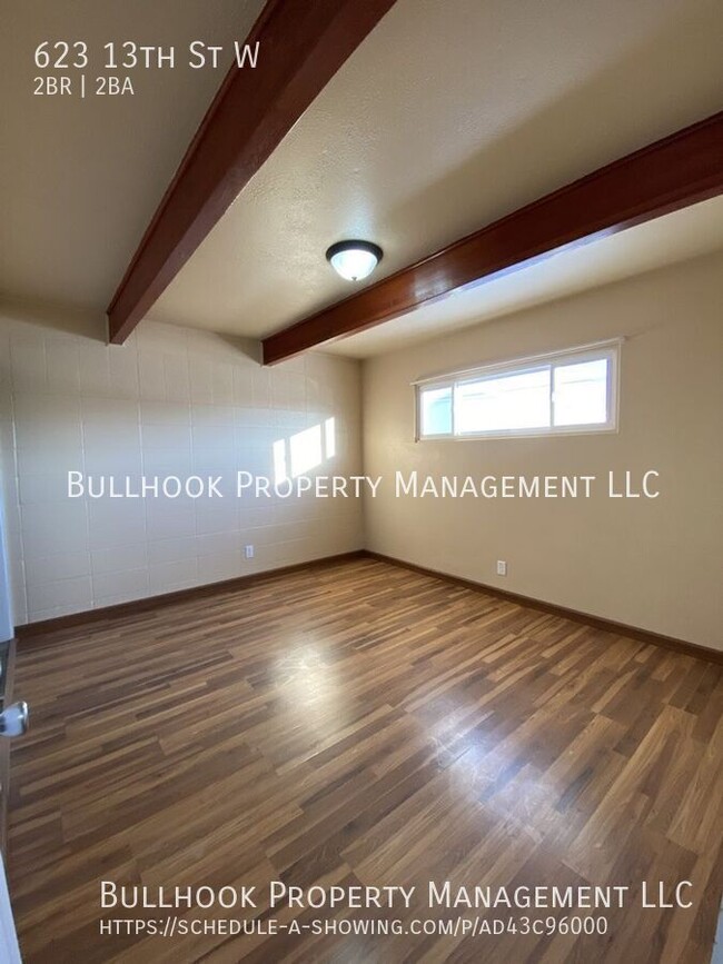 Building Photo - MOVE IN SPECIAL  - $300 off first full mon...