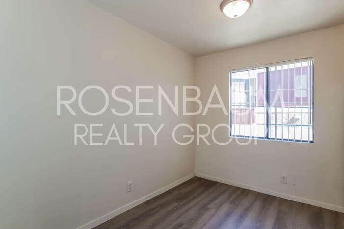 Building Photo - 455 W Kelso St