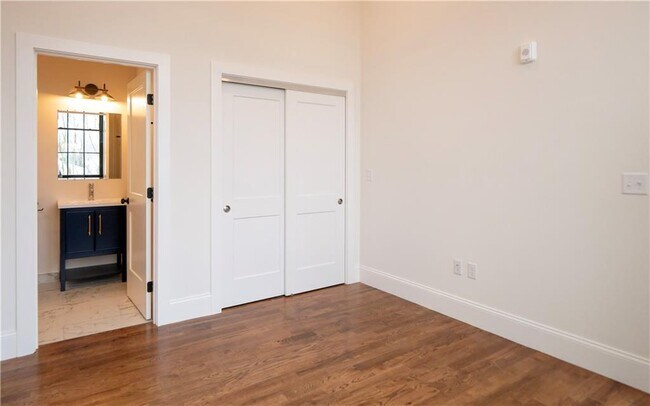 Building Photo - 15 Cranston Ave