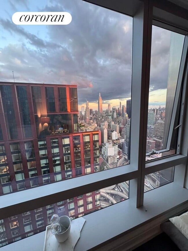 Building Photo - 555 10th Ave