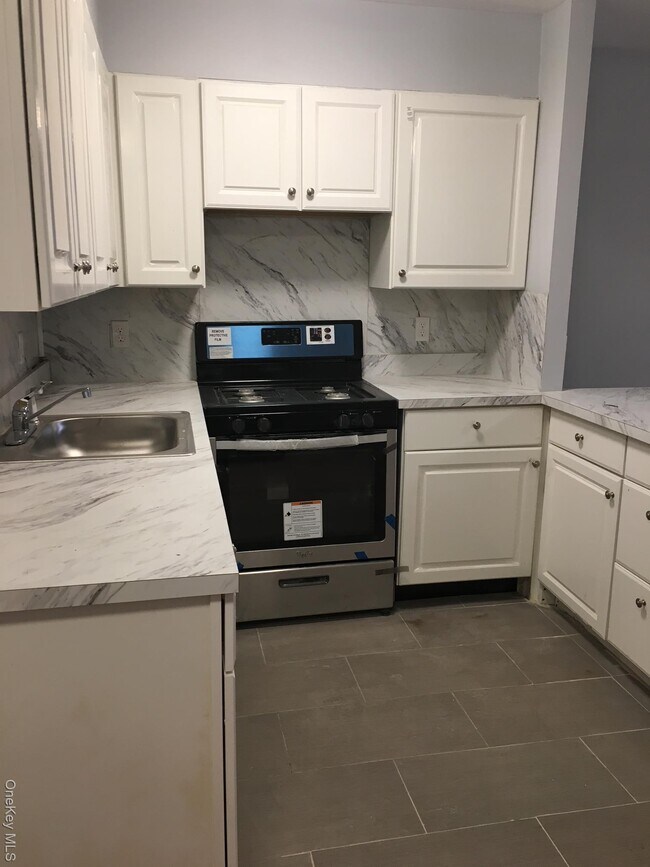 Building Photo - 44 S Bleeker St