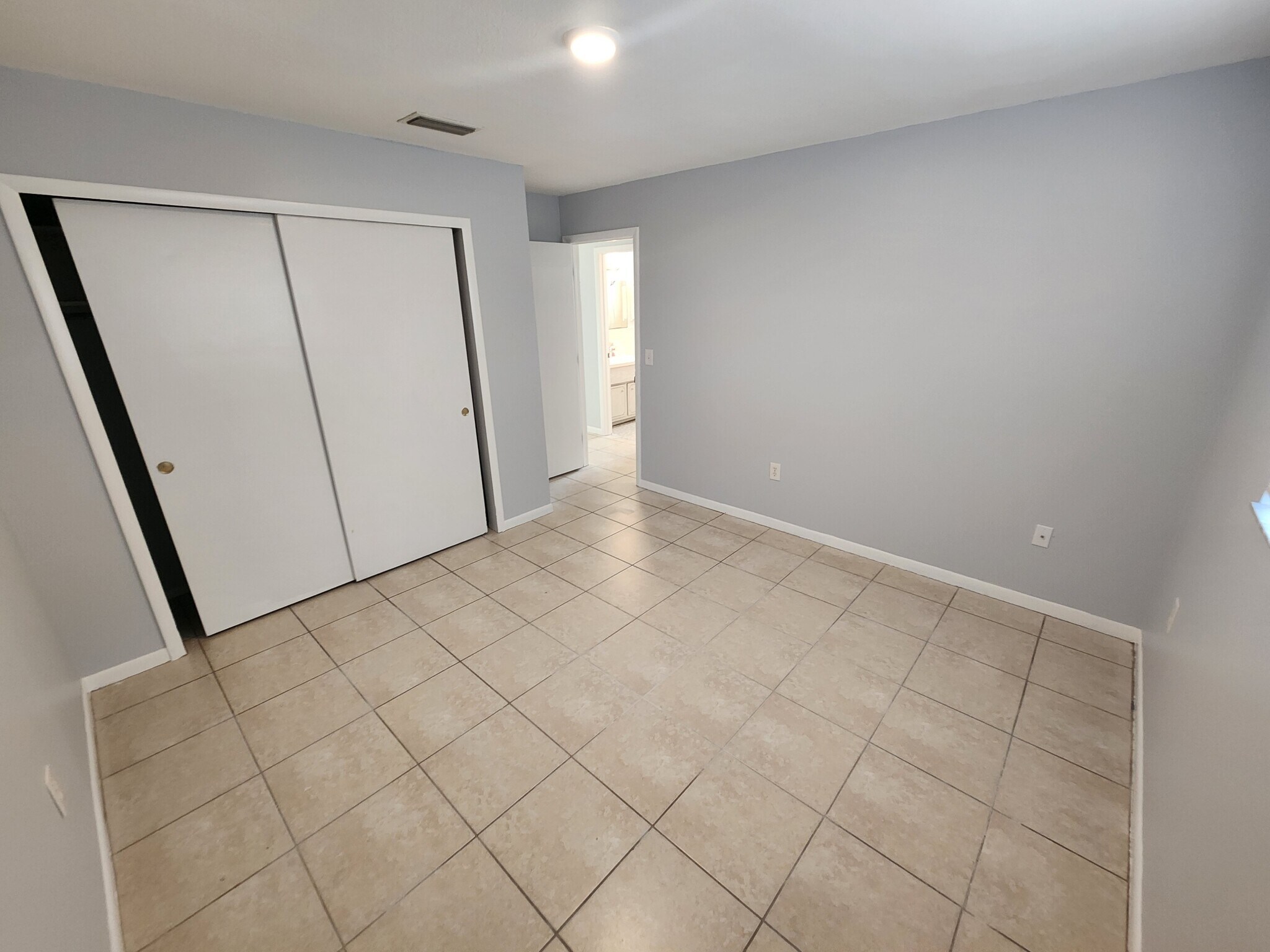 Building Photo - 4851 Euclid Ave