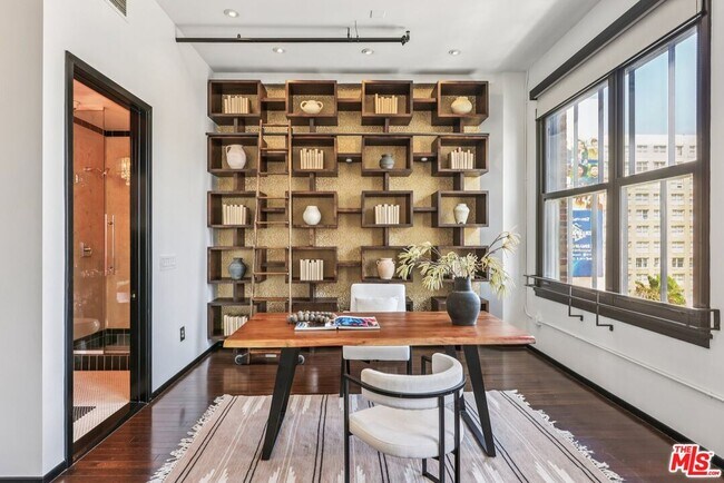 Building Photo - 1645 Vine St