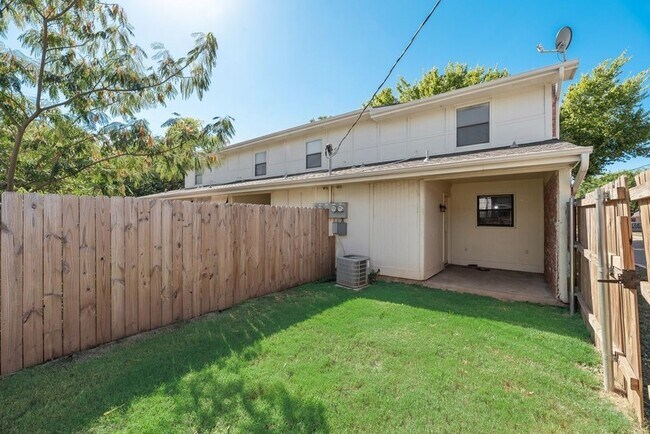 Building Photo - 648 S Rogers Rd