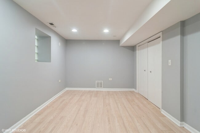 Building Photo - 3436 N Harding Ave