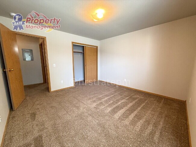 Building Photo - 4876 W Blodgett Ln