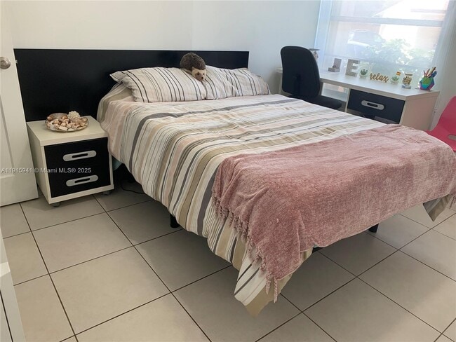 Building Photo - 487 NW 98th Ct