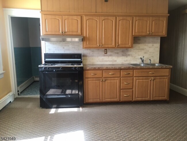 Building Photo - 512 McBride Ave