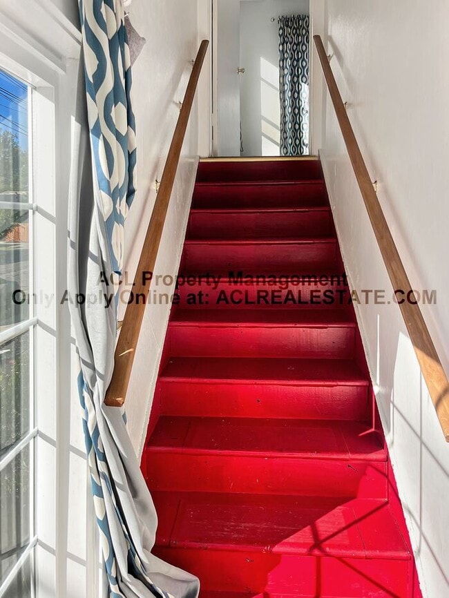 Building Photo - Charming & Affordable 1 Bedroom Home Acros...