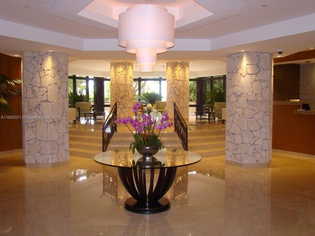 Building Photo - 1121 Crandon Blvd