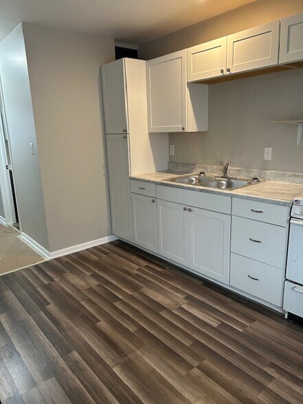 Building Photo - 6050 OH-14