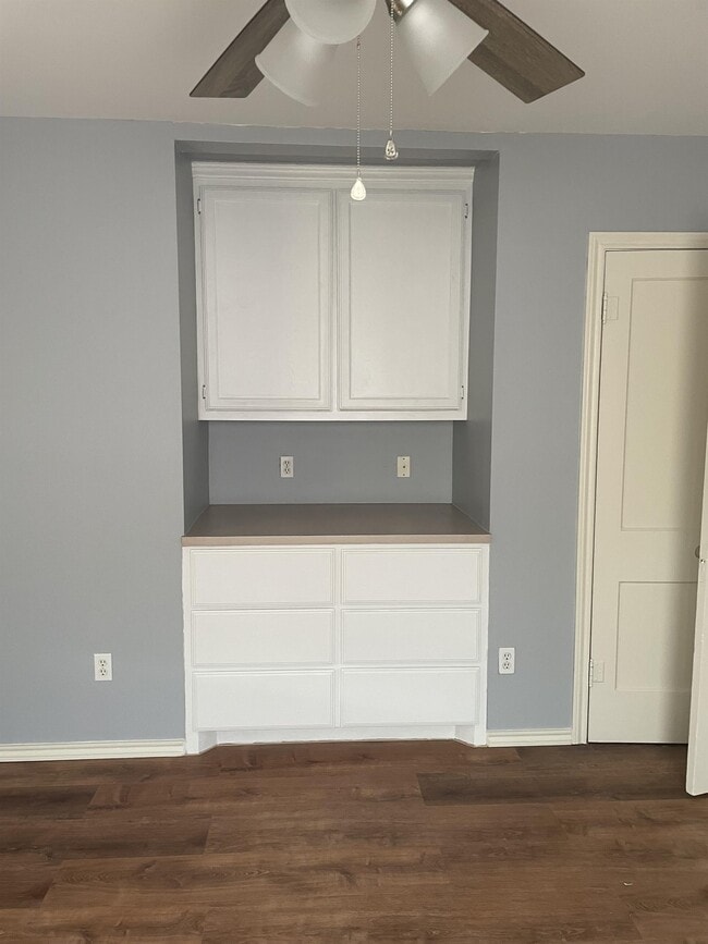 Building Photo - 329 N 8th St