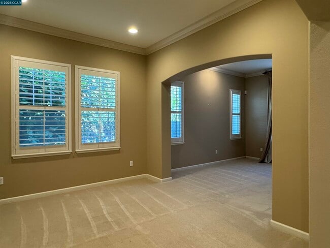 Building Photo - 100 Elegans Ct