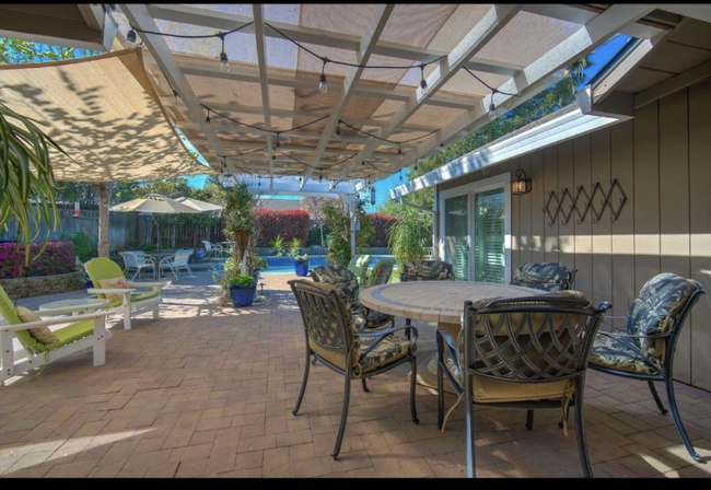 Building Photo - 504 Bridle Ct