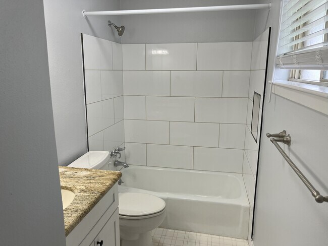 Building Photo - 1316 Nursery Pl