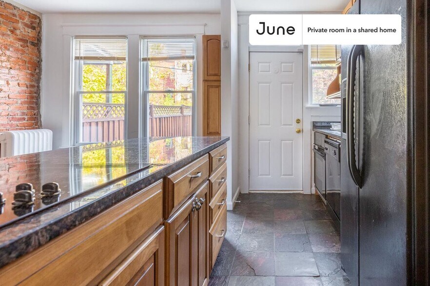 Building Photo - Room in Shared 3 bed/2 bath home